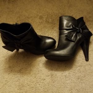 Gianni Bini booties